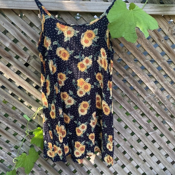 Vintage 80s/90s Paris Sport Club sunflower tank - Picture 5 of 7